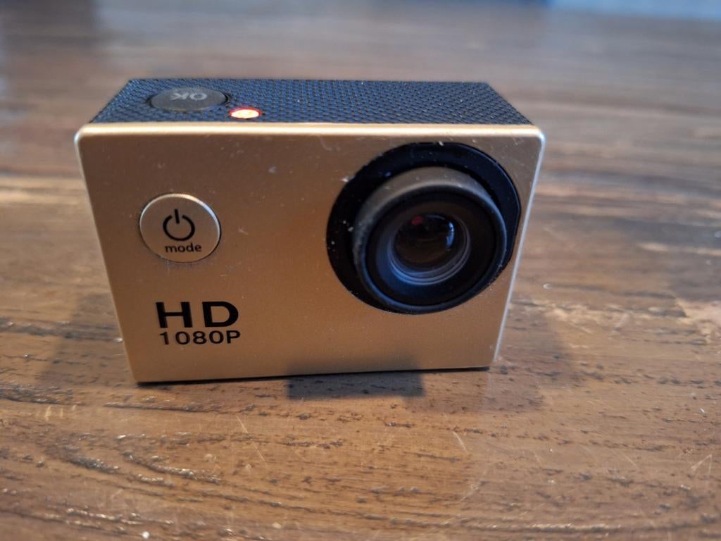 Waterdichte action camera met selfiestick en extra batterij., Ophalen of Verzenden, Zo goed als nieuw, Overige merken