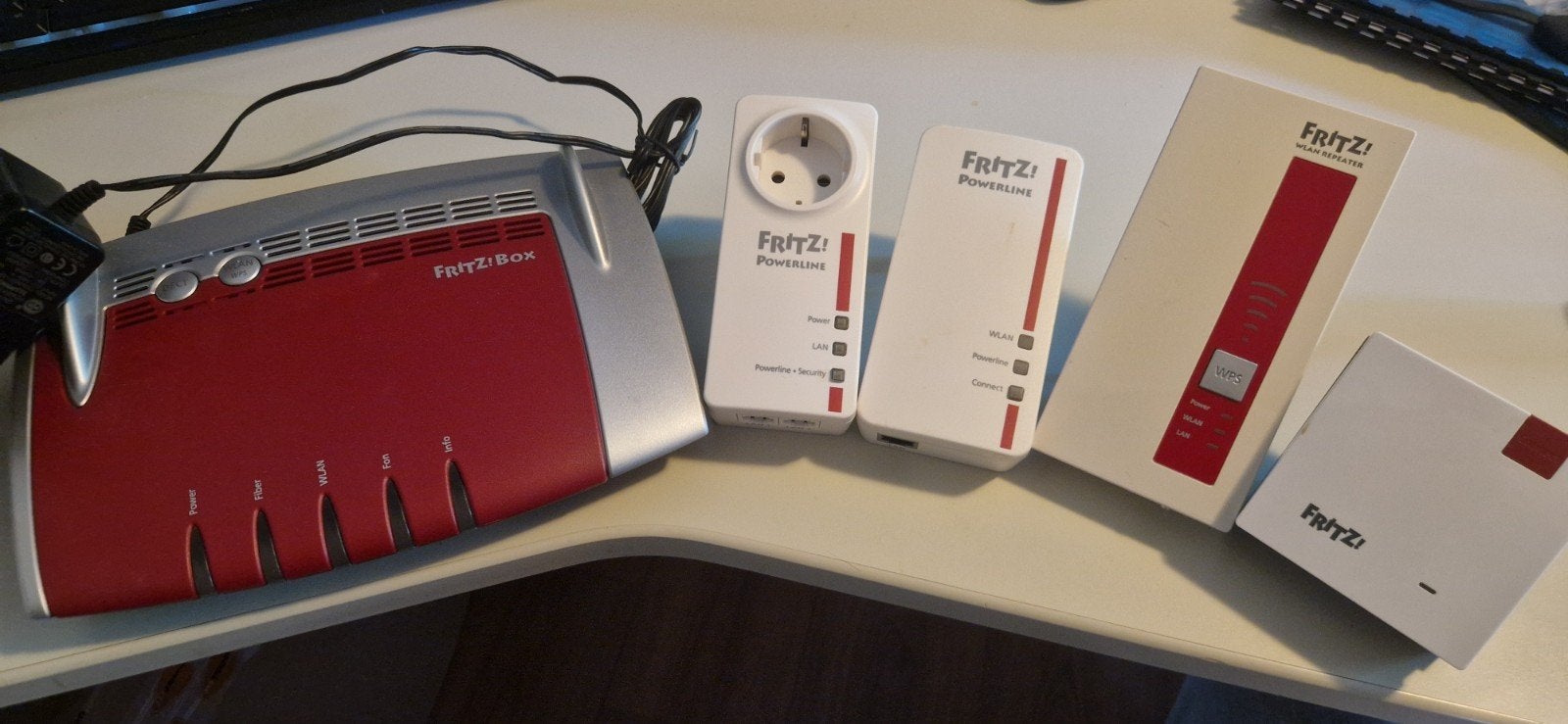 FRITZ!Box 5490 met FRITZ!WLAN Repeaters en Powerlines, Computers en Software, Routers en Modems, Ophalen of Verzenden, Gebruikt