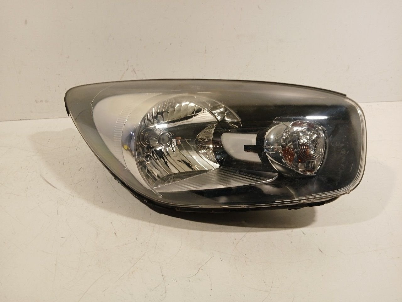 Koplamp rechts Kia Picanto, Onderdelen@venauto.nl, Van der Ven Autorecycling B.V., Ettenseweg 76, 4706 PB Roosendaal, The Netherlands