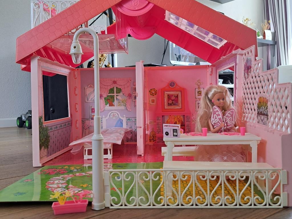 Barbiehuis retro, Ophalen, Zo goed als nieuw, Poppenhuis