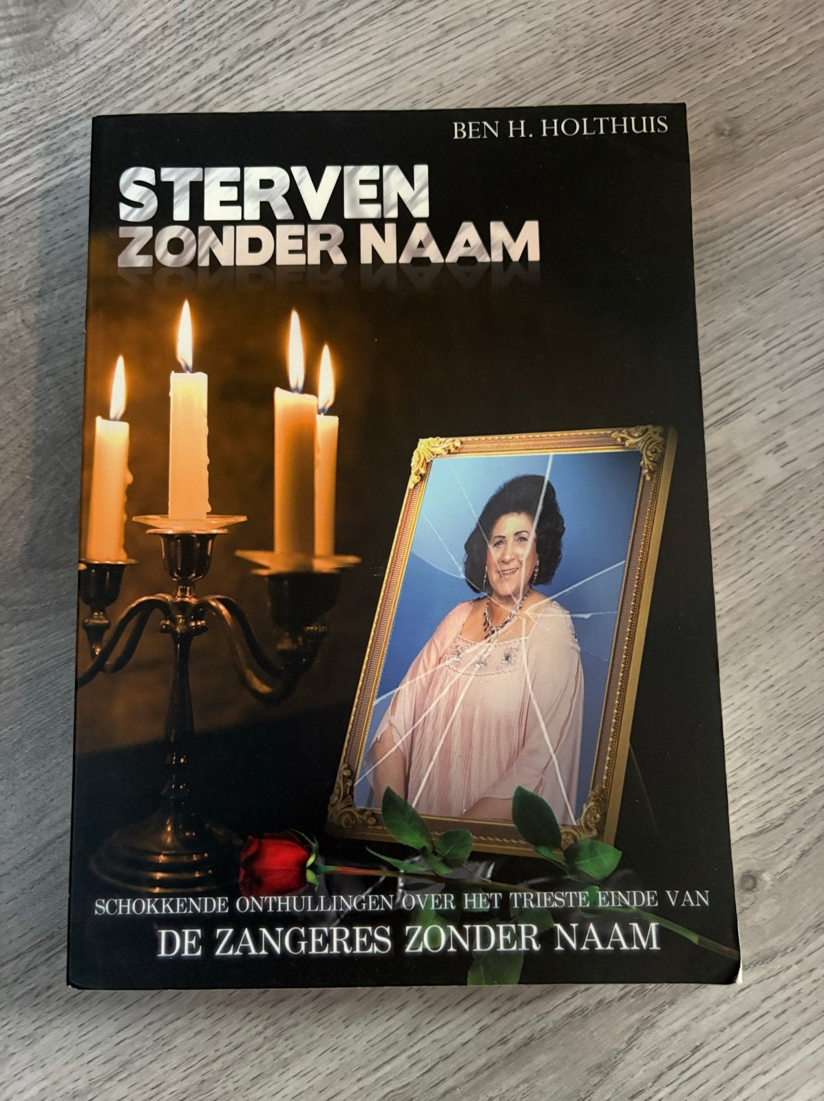 Sterven Zonder Naam - Ben H. Holthuis (Boek), Ophalen of Verzenden, Gelezen, Overige