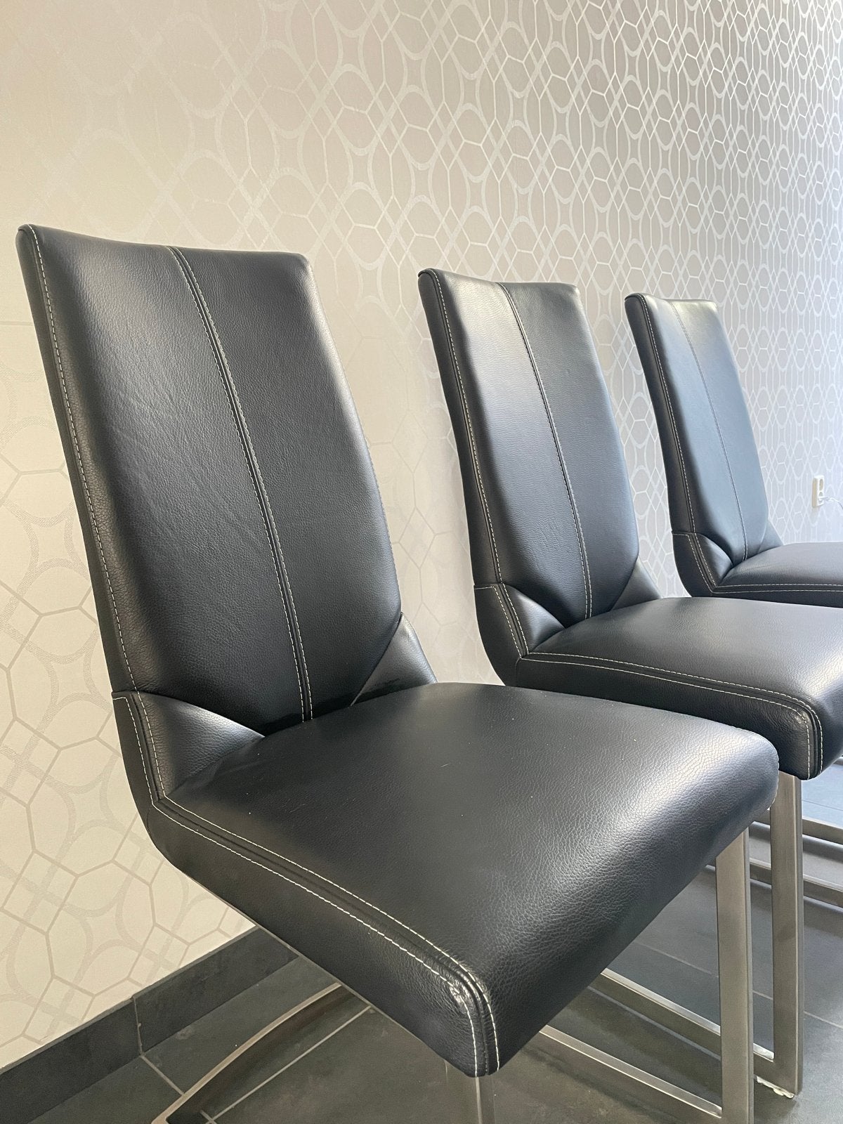 Set van 6 XOOON eetkamerstoelen, zwart leer met RVS frame, Ophalen, Gebruikt, Zwart, Leer