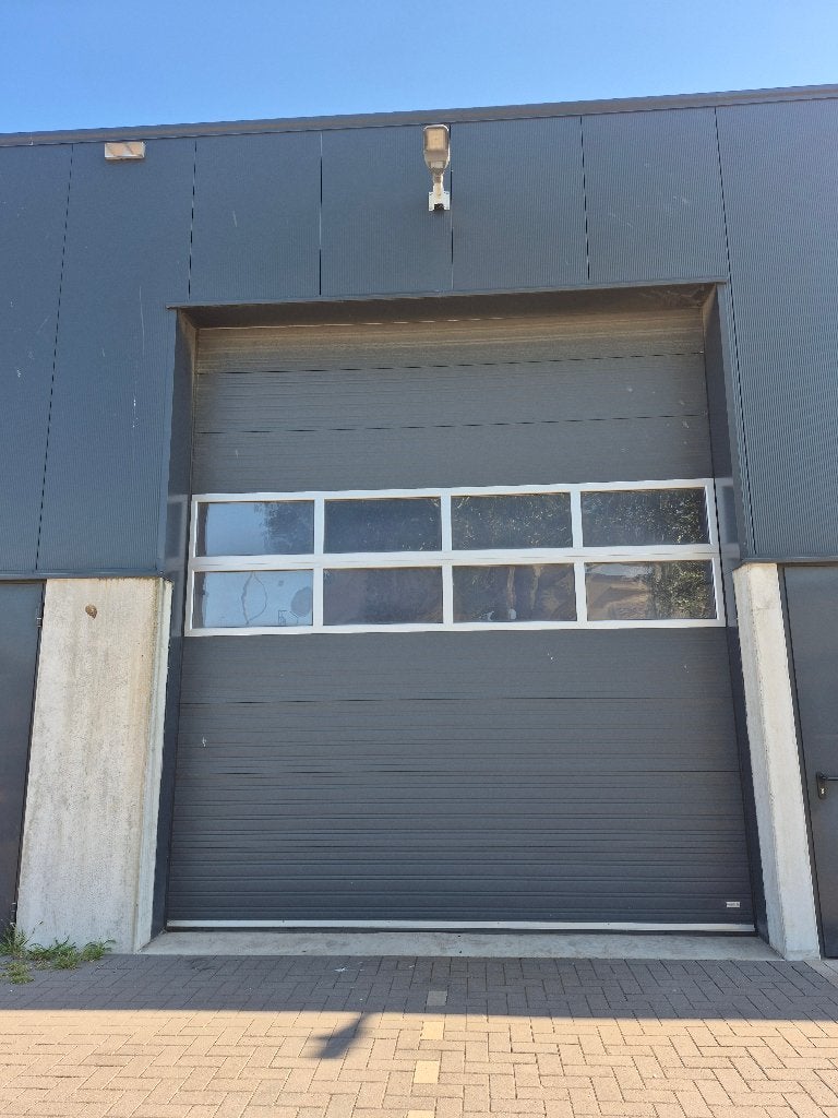 Autogarage / schadeherstelbedrijf ter overname B.o.Z., 120 m², Huur, Bedrijfsruimte
