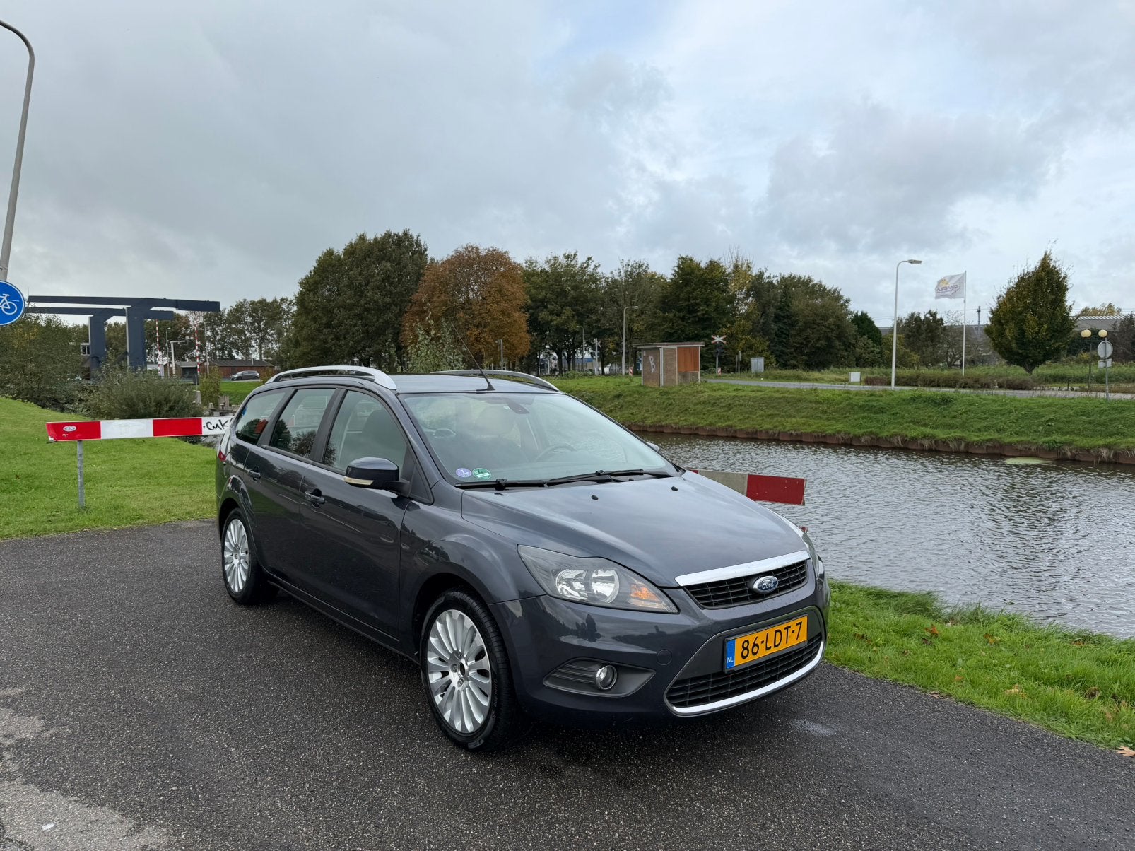 Ford Focus 1.8 92KW Wagon 2010 Grijs, Auto's, Euro 5, 125 pk, 4 cilinders, Particulier