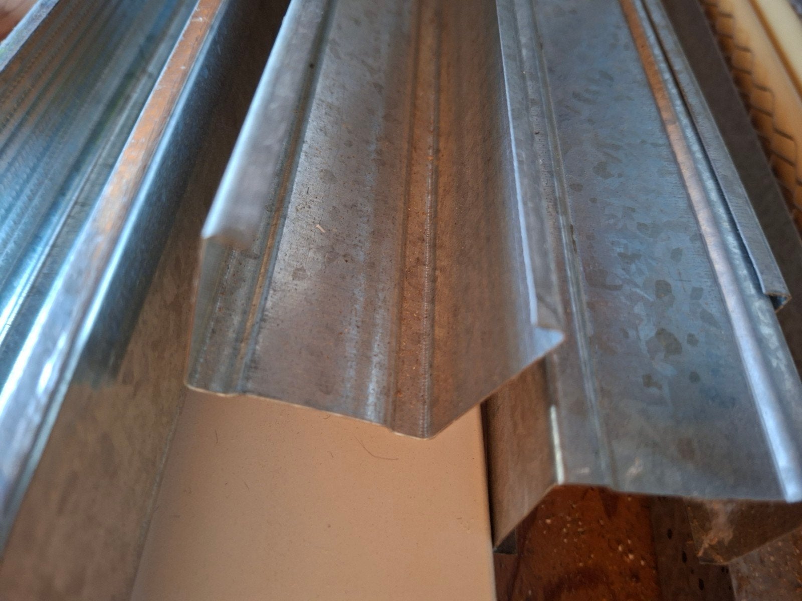 Metalstud profielen: 1 ligger (4m), 4 staanders (2.60m), Ophalen, Zo goed als nieuw, IJzer