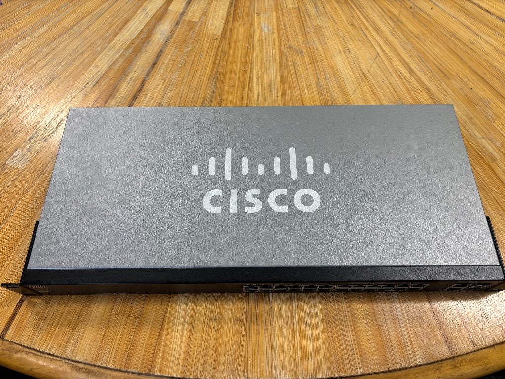 Cisco SG220-26 managed gigabit switch, Ophalen of Verzenden, Zo goed als nieuw