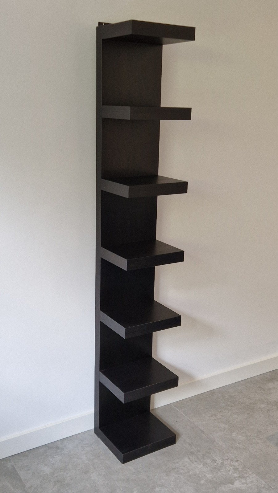 IKEA Lack wandrek zwarte wandplank/boekenplank met 6 vakken, Huis en Inrichting, Ophalen, Met plank(en), Minder dan 50 cm, Gebruikt