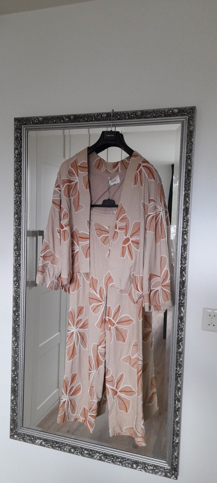 Norah set: Kimono en broek met bloemenprint, Ophalen, Beige, Zo goed als nieuw, Norah