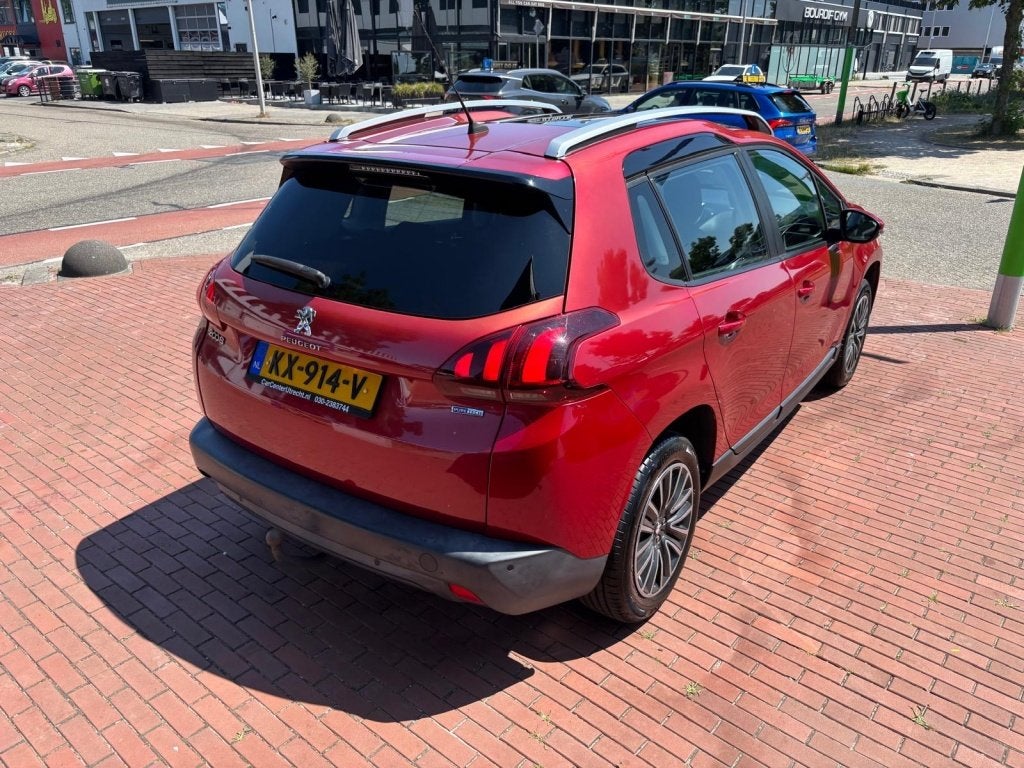 Peugeot 2008 1.2 PureT. Blue Lion | airco | navi | pano |, Auto's, Dealer onderhouden, Euro 6, Origineel Nederlands, Bedrijf