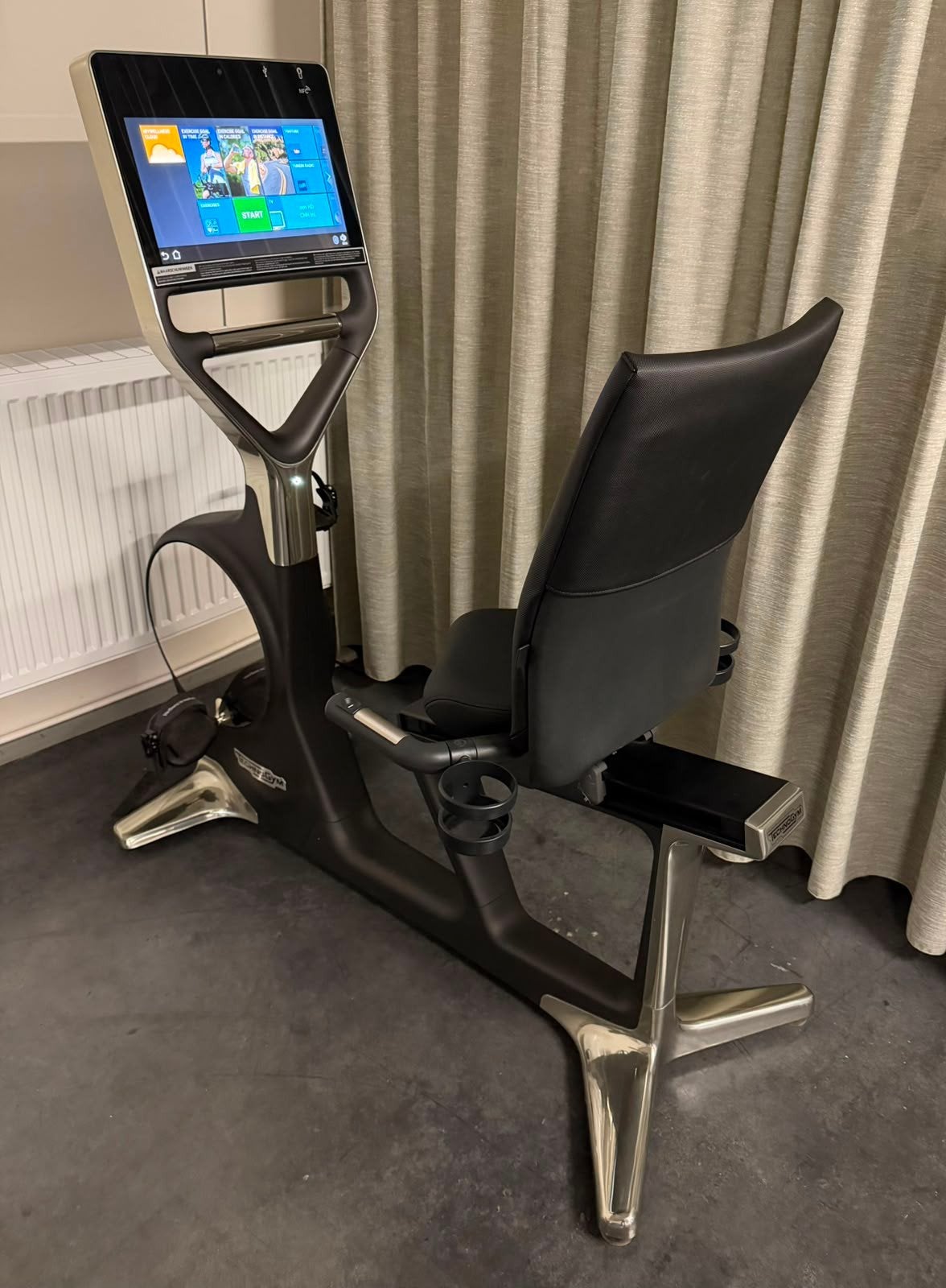 Technogym Personal Unity Recumbent Bike - Ligfiets, Sport en Fitness, Ophalen, Ligfiets, Zo goed als nieuw, Metaal