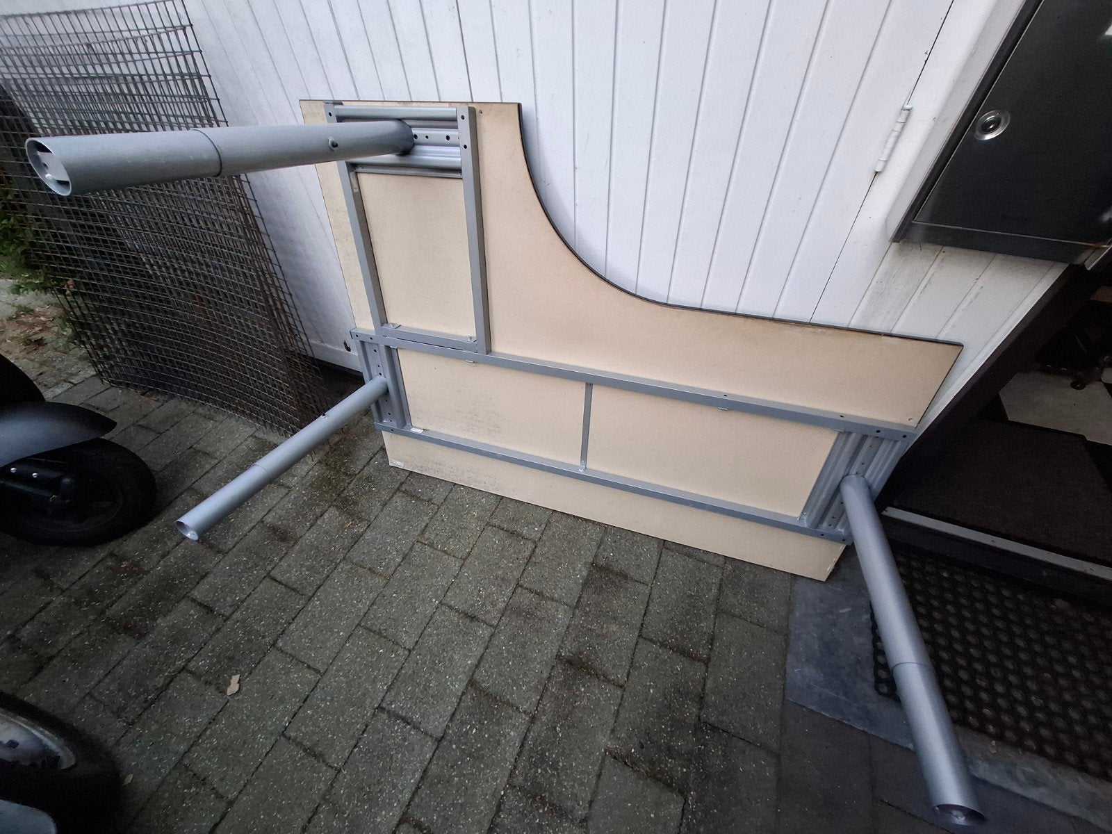 IKEA Galant Bureau - Gebruikt, maar functioneel, 50 – 75, Gebruikt, 100 tot 150 cm, Modern, Functioneel