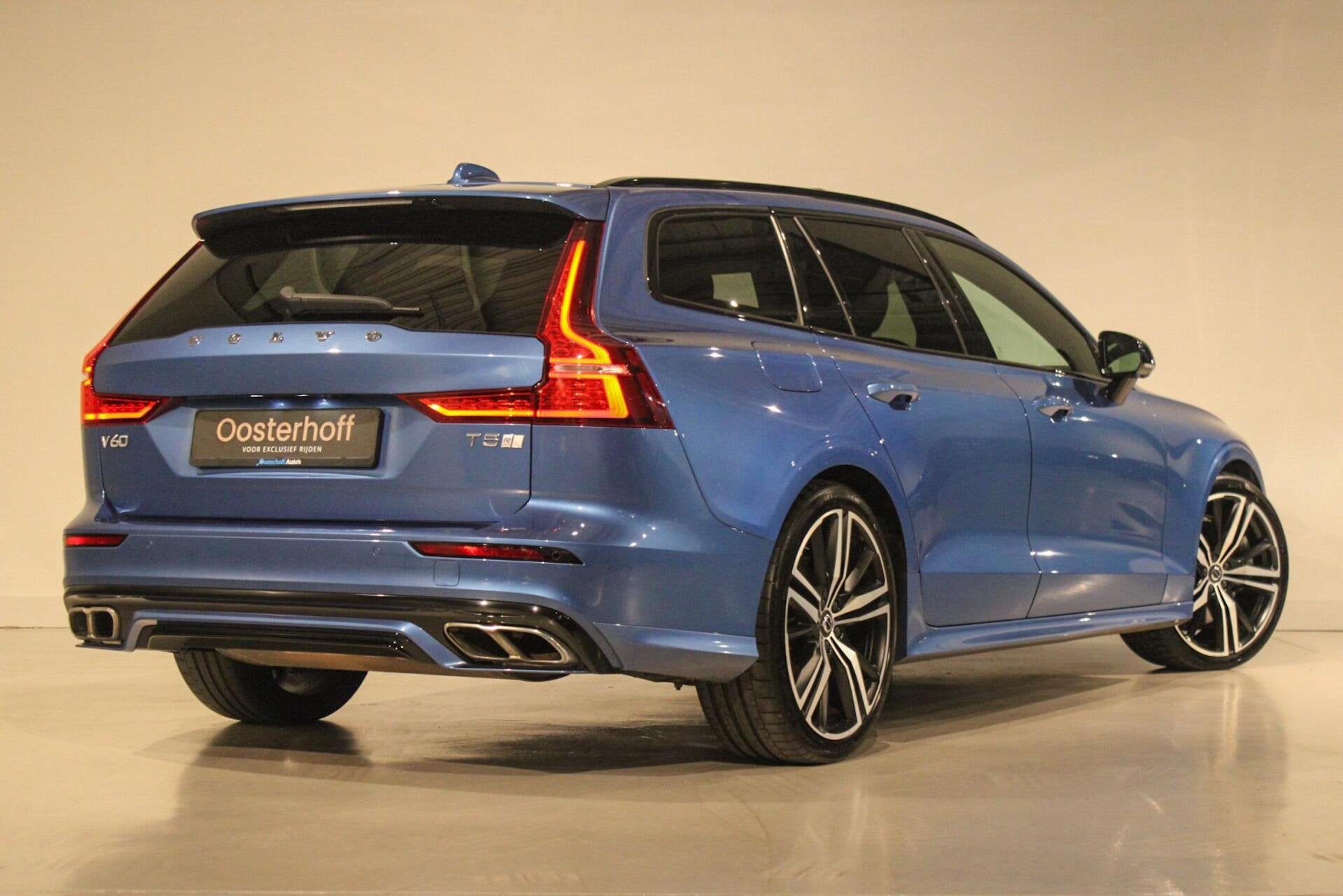 Volvo V60 2.0 T5 R-Design PANO | H&K | 20 " | TREKH | POLEST, Auto's, Dealer onderhouden, 15 km/l, 4 cilinders, 1969 cc
