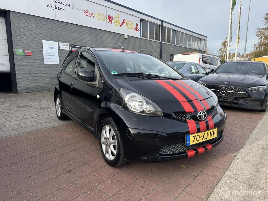 Toyota Aygo 1.0-12V Sport, Voorwielaandrijving, Gebruikt, 4 stoelen, Origineel Nederlands