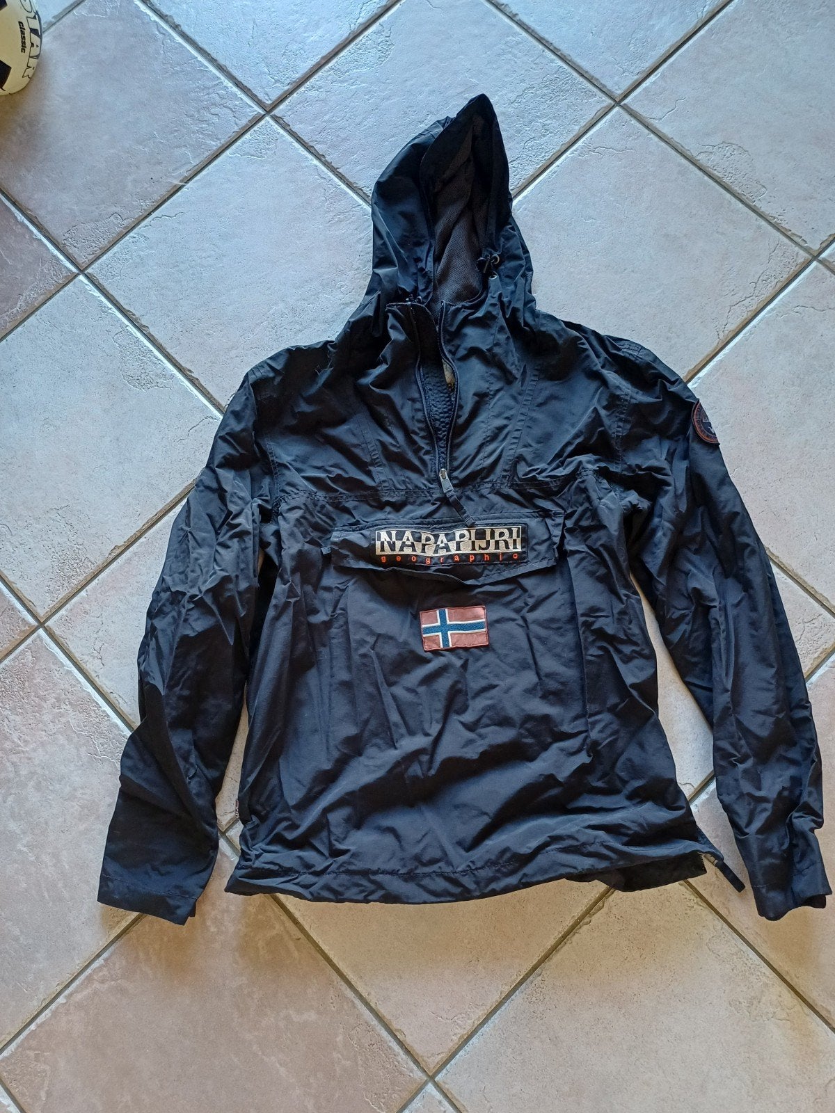 Napapijri Geographic jas - Zwart - Maat M, Kleding | Heren, Maat 48/50 (M), Zwart, Ophalen of Verzenden, Napapijri