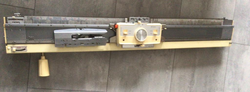 Brother KR-810 Voorbed (zonder gewichten) compleet., Ophalen of Verzenden, Zo goed als nieuw, Breien, Machine