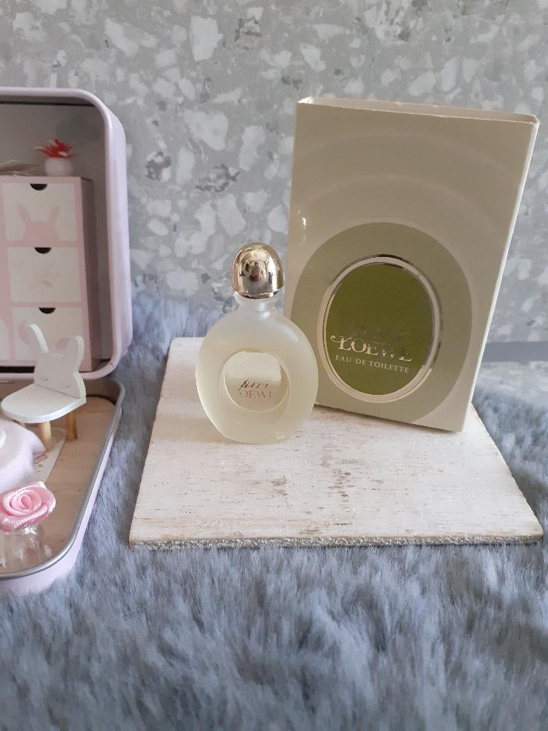 parfumminiatuur met doosje aire loewe, Ophalen, Zo goed als nieuw, Miniatuur, Gevuld