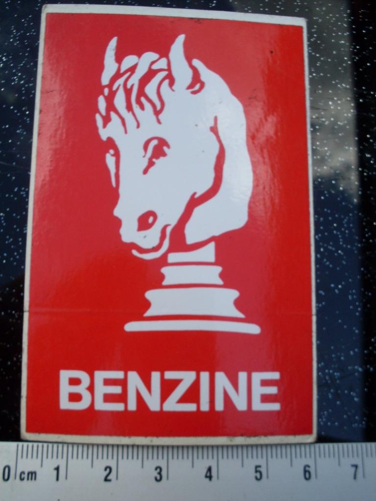sticker schimmel benzine logo paard achtig, Verzenden, Zo goed als nieuw, Merk