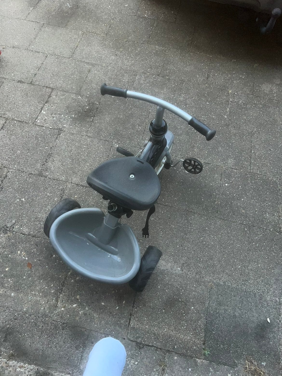 Kinder driewieler - Grijs/Zwart, Fietsen en Brommers, Fietsen | Driewielers, Ophalen of Verzenden, Gebruikt, Verstelbare zitting