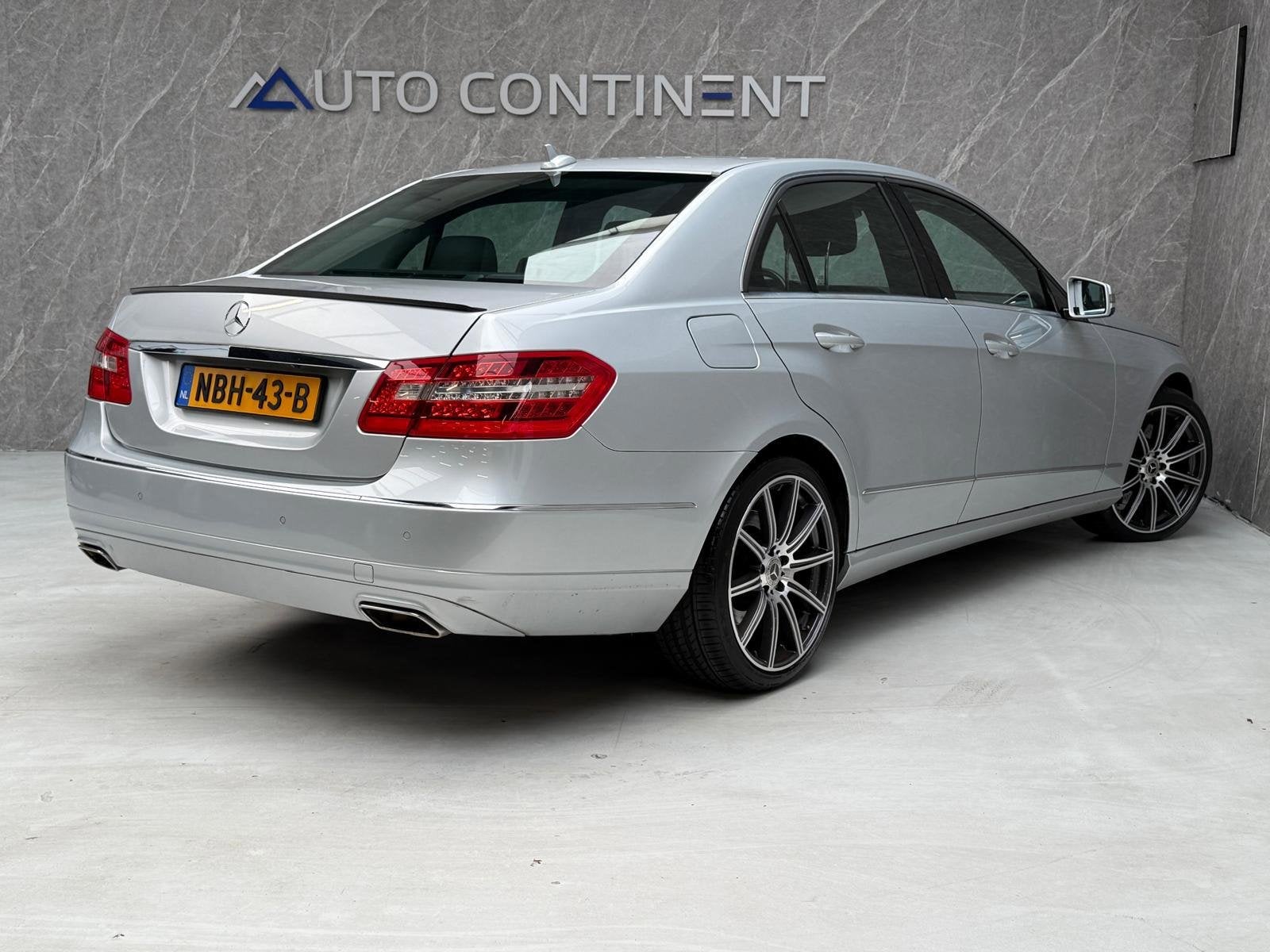 Mercedes-Benz E-klasse 500 Avantgarde 4-Matic 388 PK / Deale, Auto's, Automaat, Gebruikt, Leder, Bedrijf