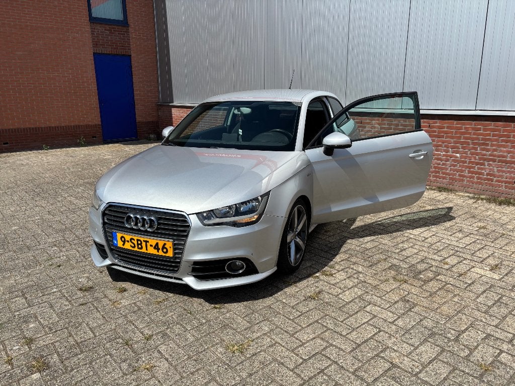 Audi A1 1.4 TFSI S line - 122PK - NIEUWE APK, Auto's, Voorwielaandrijving, A1, 4 stoelen, Leder en Stof