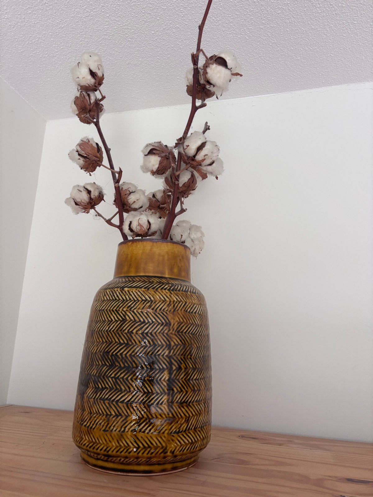 Decoratieve vaas met katoentakken, Antiek en Kunst, Ophalen