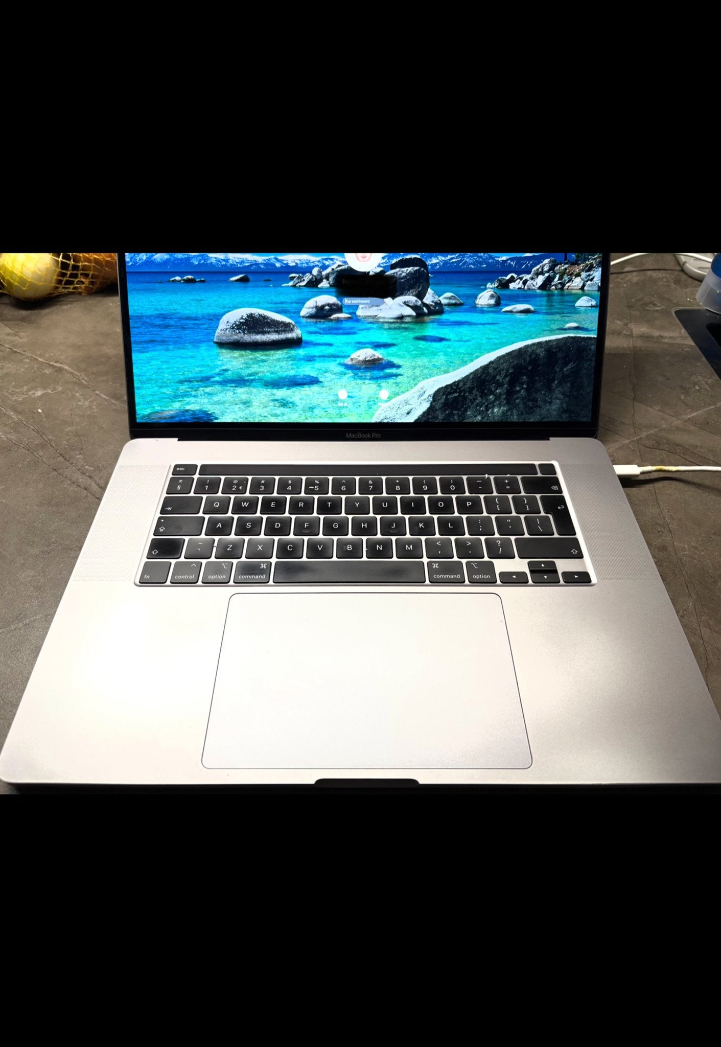 MacBook Pro 16-inch, 2019 - i7, 16GB RAM, 512GB SSD, 2 tot 3 Ghz, Qwerty, 512 GB, Zo goed als nieuw