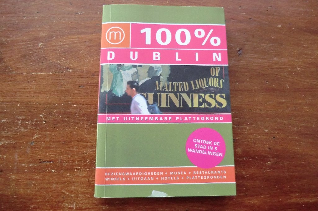 reisgids - 100% Dublin (2011) - de stad in 6 wandelingen, Europa, Ophalen of Verzenden, Reisgids of -boek, Gelezen