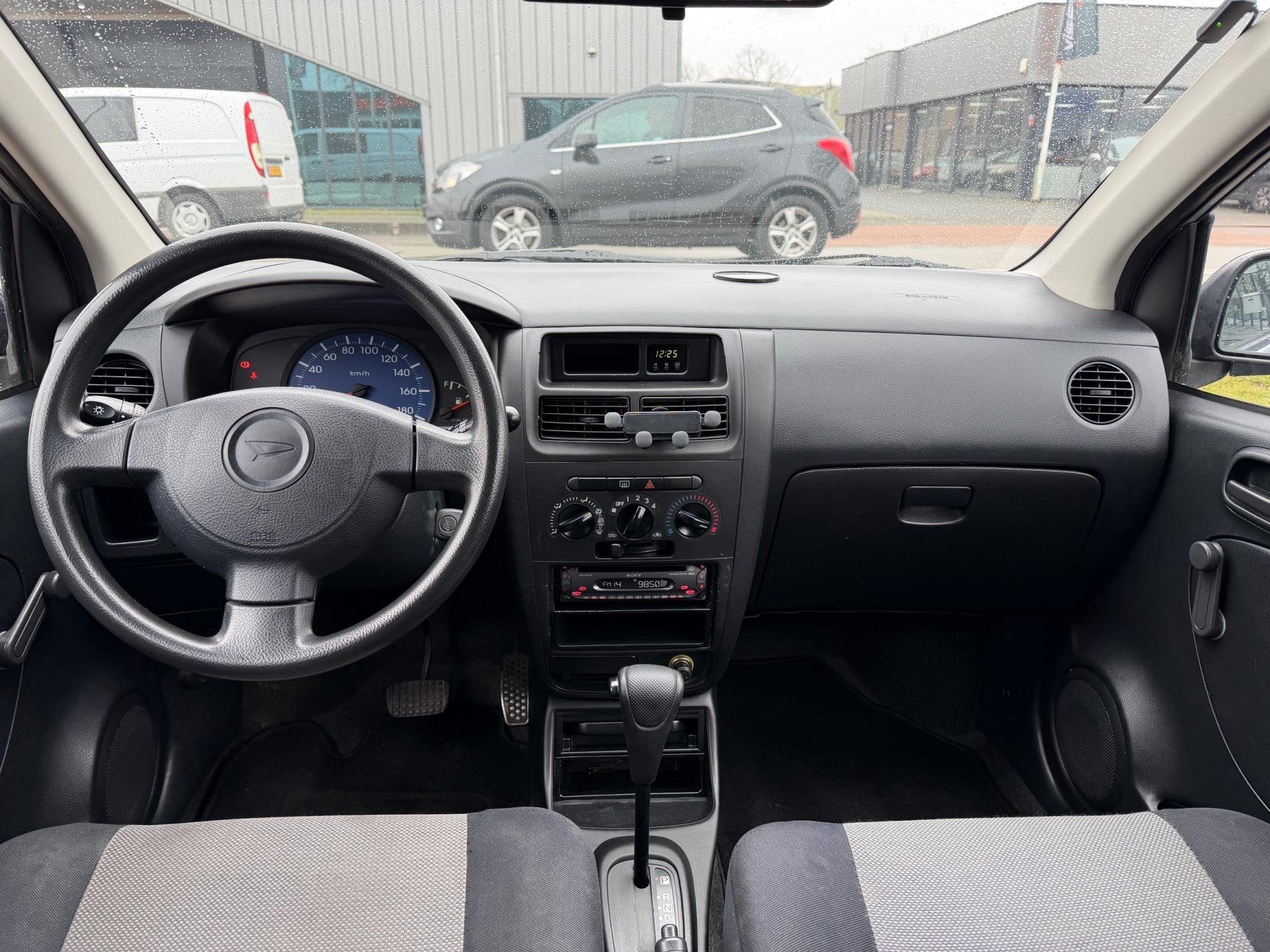 Daihatsu Cuore 1.0-12V Tokyo/Automaat/Stuurbekrachtiging/Abs, Dealer onderhouden, ABS, 18 €/maand, 4 stoelen