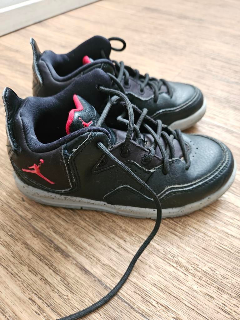 Jordan sneakers maat 31 - zo goed als nieuw, Ophalen of Verzenden, Zo goed als nieuw, Jordan, Jongen of Meisje