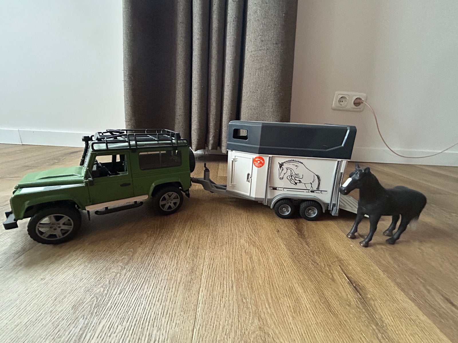 Bruder 2592  Land Rover met paardentrailer en paard, Kinderen en Baby's, Ophalen of Verzenden, Zo goed als nieuw