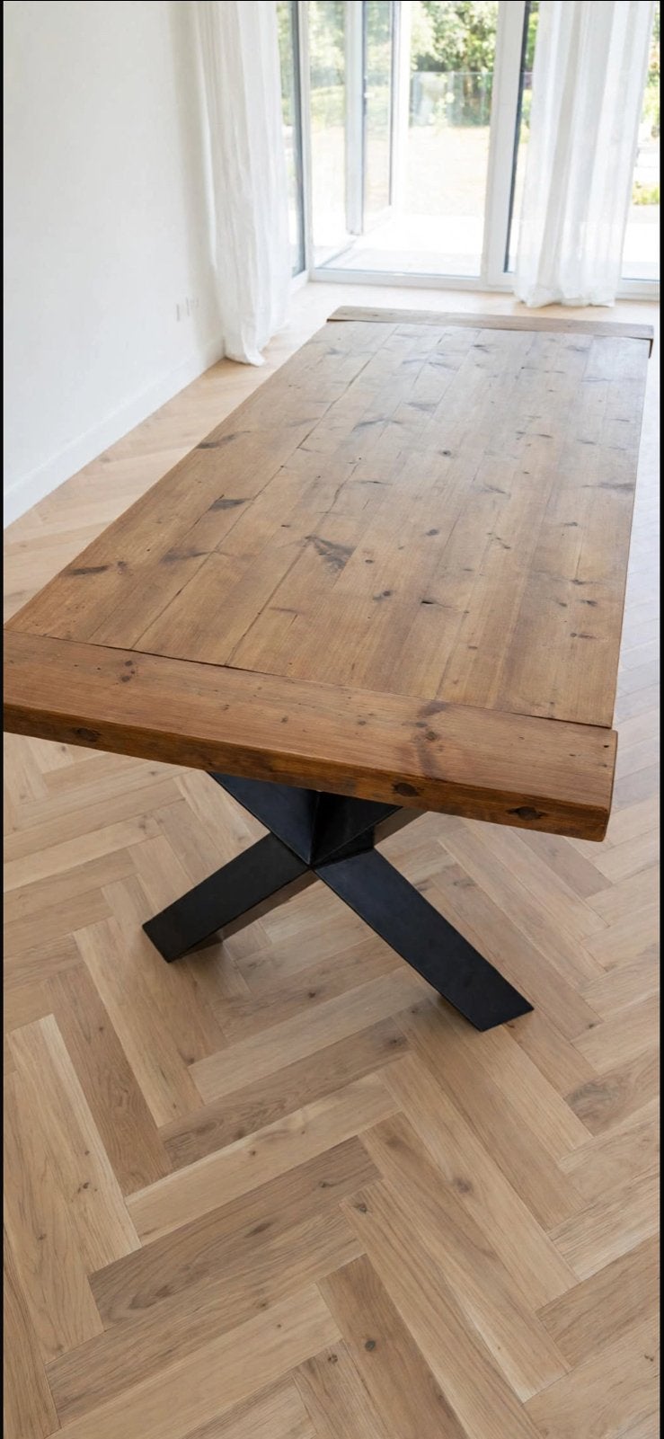 Robuuste industriële eettafel met houten blad en X-poot, Ophalen, Gebruikt, 50 tot 100 cm, Vijf personen of meer
