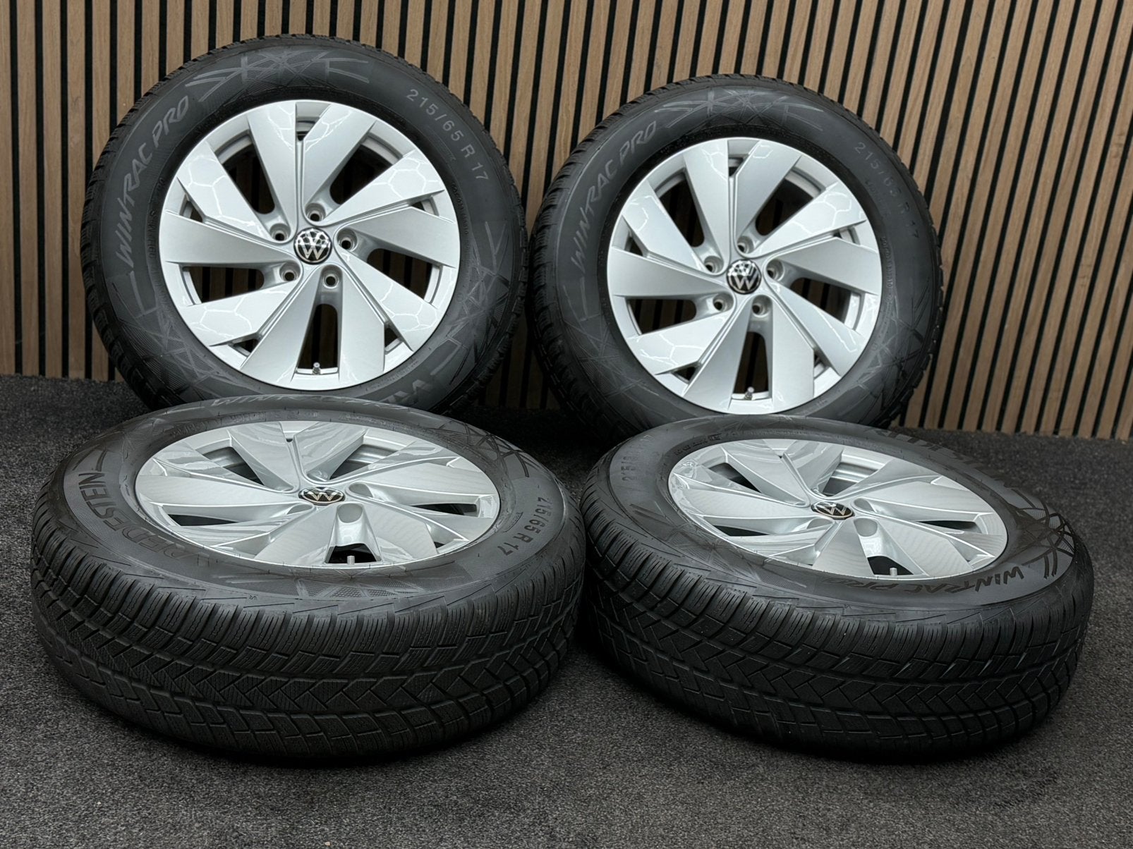 Originele 17 inch VW Tiguan Tayron Bari 5x112 Vredestein ‘25, Auto-onderdelen, Ophalen, 215 mm, ., Banden en Velgen