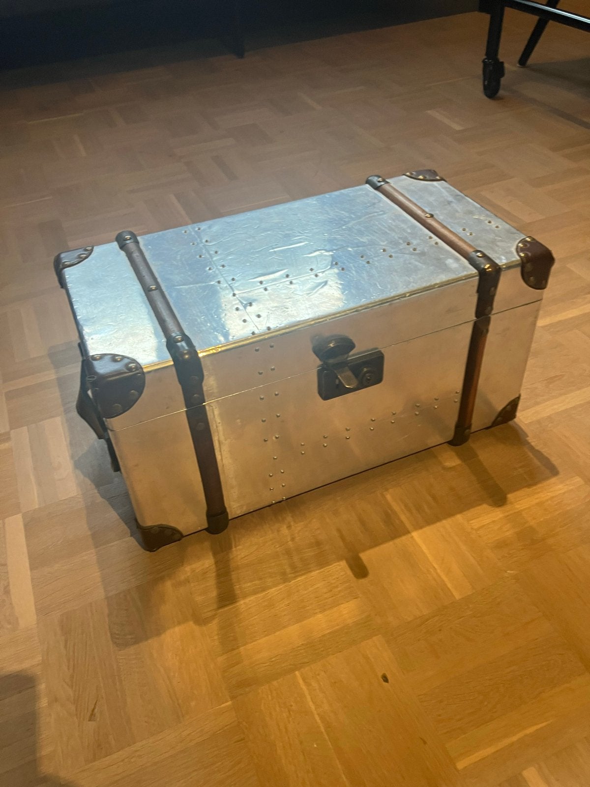 Zilverkleurige schatkist / opbergkist, Huis en Inrichting, Woonaccessoires | Kisten, Ophalen, Minder dan 50 cm, Gebruikt, 50 tot 100 cm