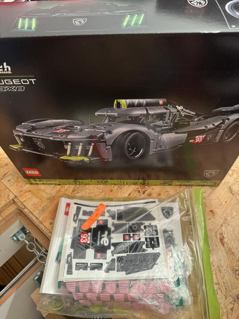 LEGO Technic Peugeot 9X8 24H Le Mans Hybrid Hypercar, Ophalen of Verzenden, Zo goed als nieuw, Overige merken