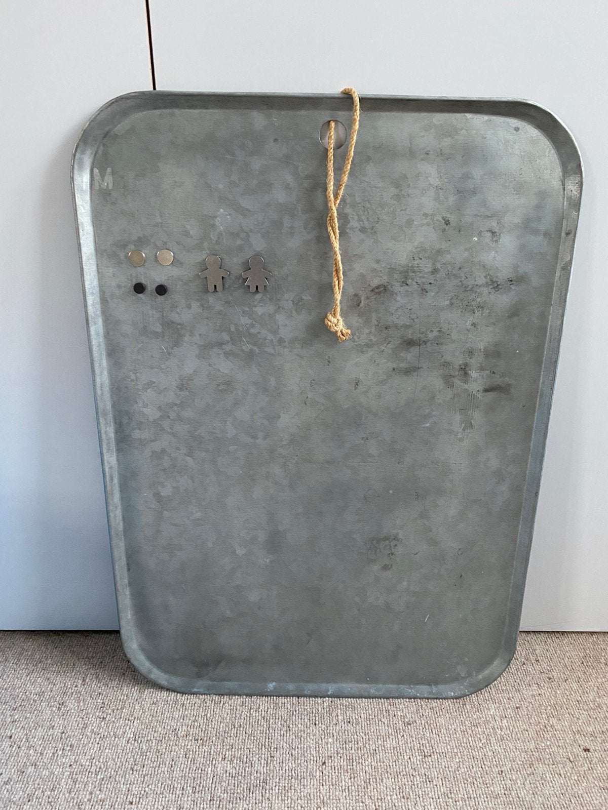 Stoer metalen, magnetisch rechthoekig notitie bord, Ophalen, Zo goed als nieuw, Magneetbord