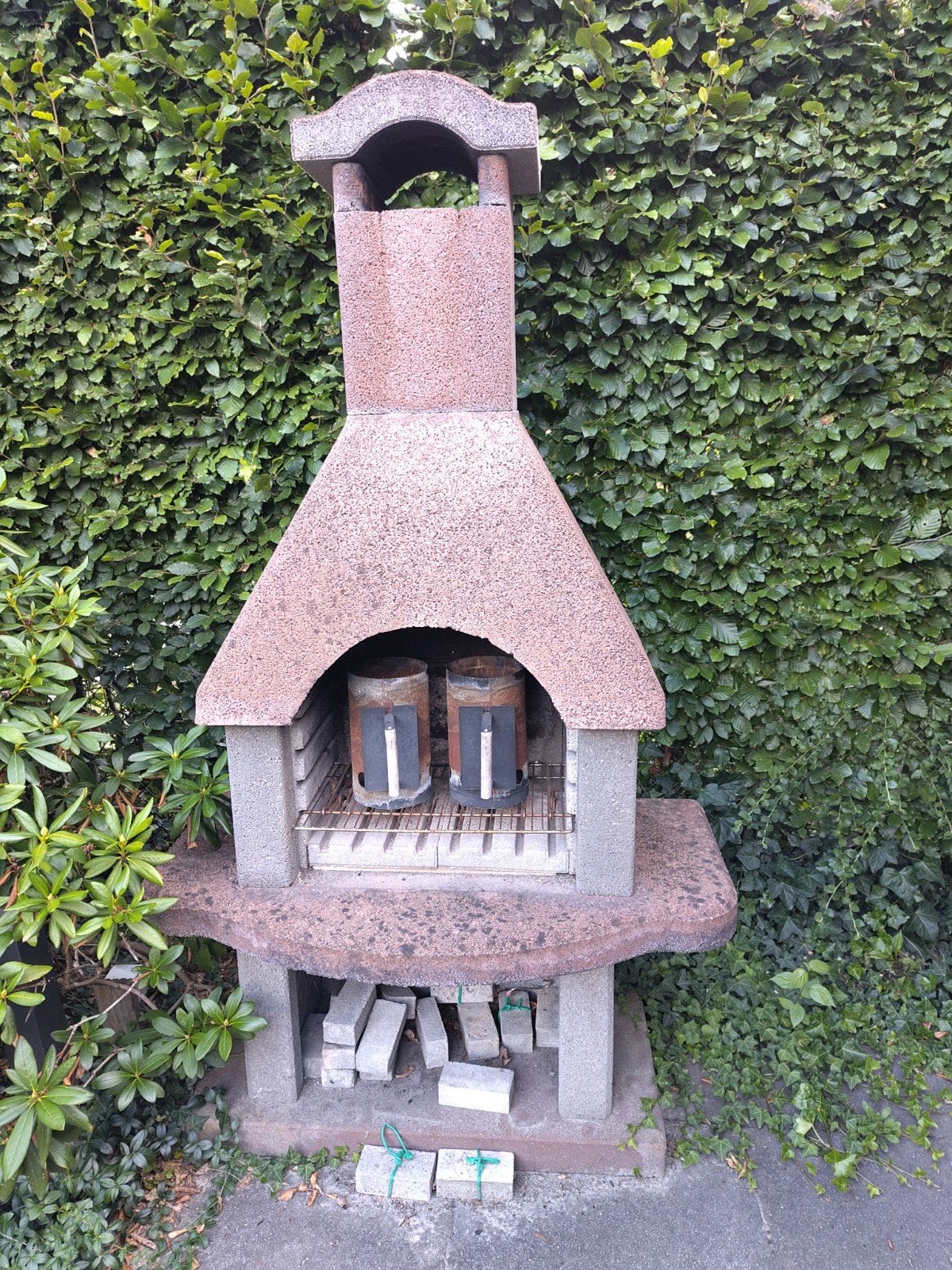 Robuuste cementen barbecue 125x75x200 cm, Ophalen, Gebruikt