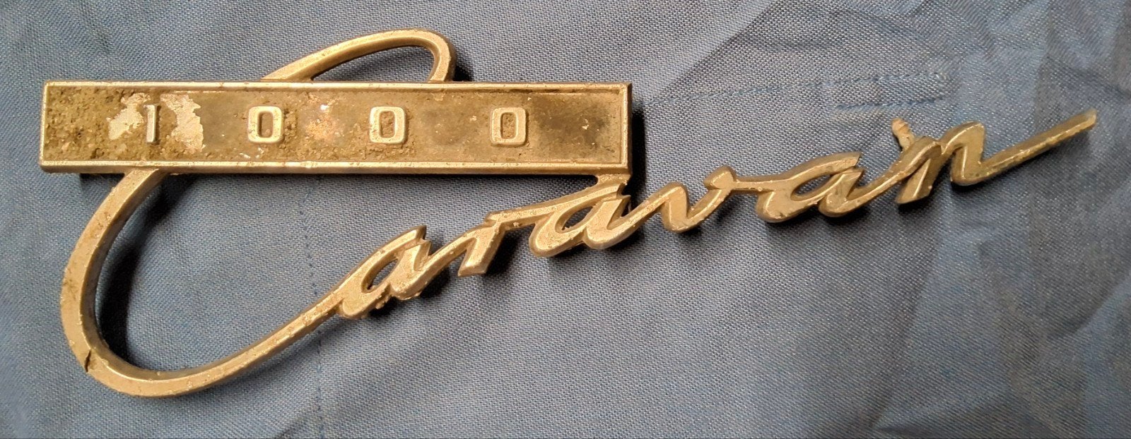 OPEL CARAVAN 1000 EMBLEEM, Ophalen of Verzenden, Gebruikt, Opel