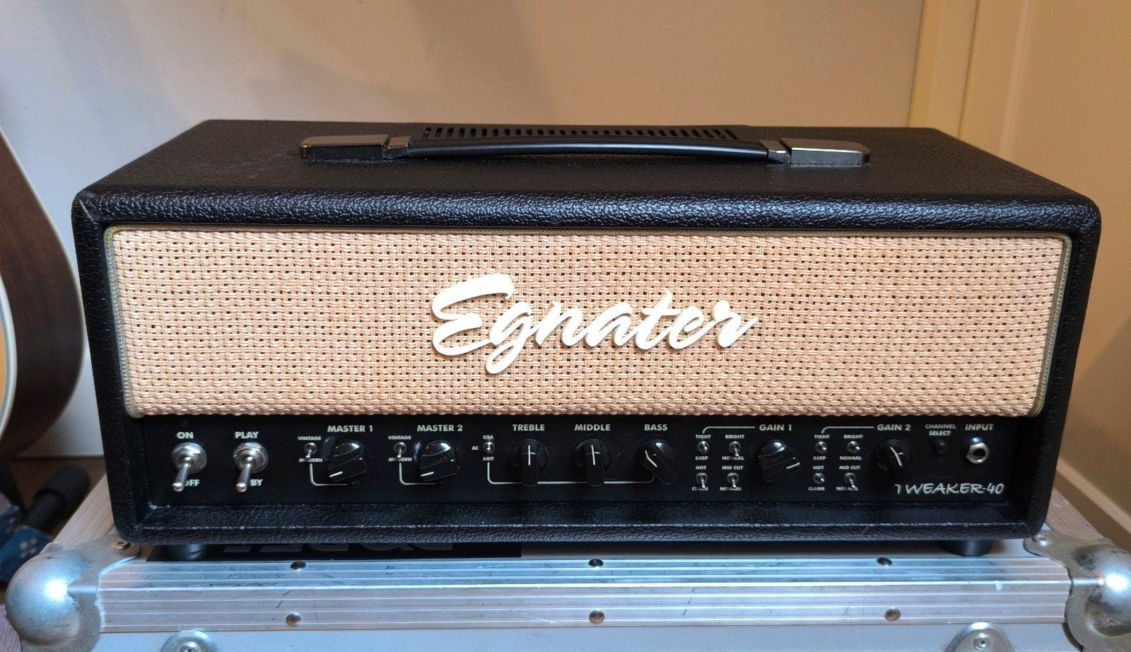Egnater Tweaker 40 buizenversterker met footswitch en case, Muziek en Instrumenten, Ophalen, Gebruikt, Gitaar, Minder dan 50 watt