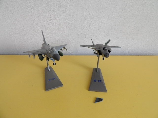 METALEN VLIEGTUIGMODELLEN - J-10C EN J-20, Overige merken, 1:72 tot 1:144, Gebruikt, Ophalen of Verzenden