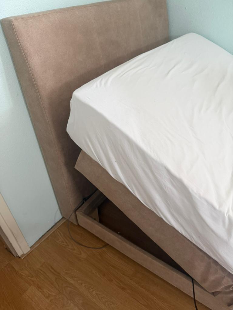Elektrisch verdrelbaar bed werkt perfect, Huis en Inrichting, Slaapkamer | Waterbedden, Ophalen of Verzenden