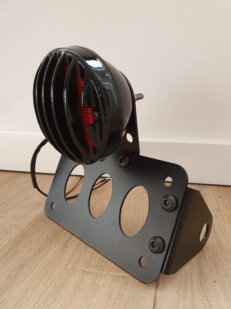 side mount kentekenplaathouder + achterlicht + gril, Ophalen of Verzenden