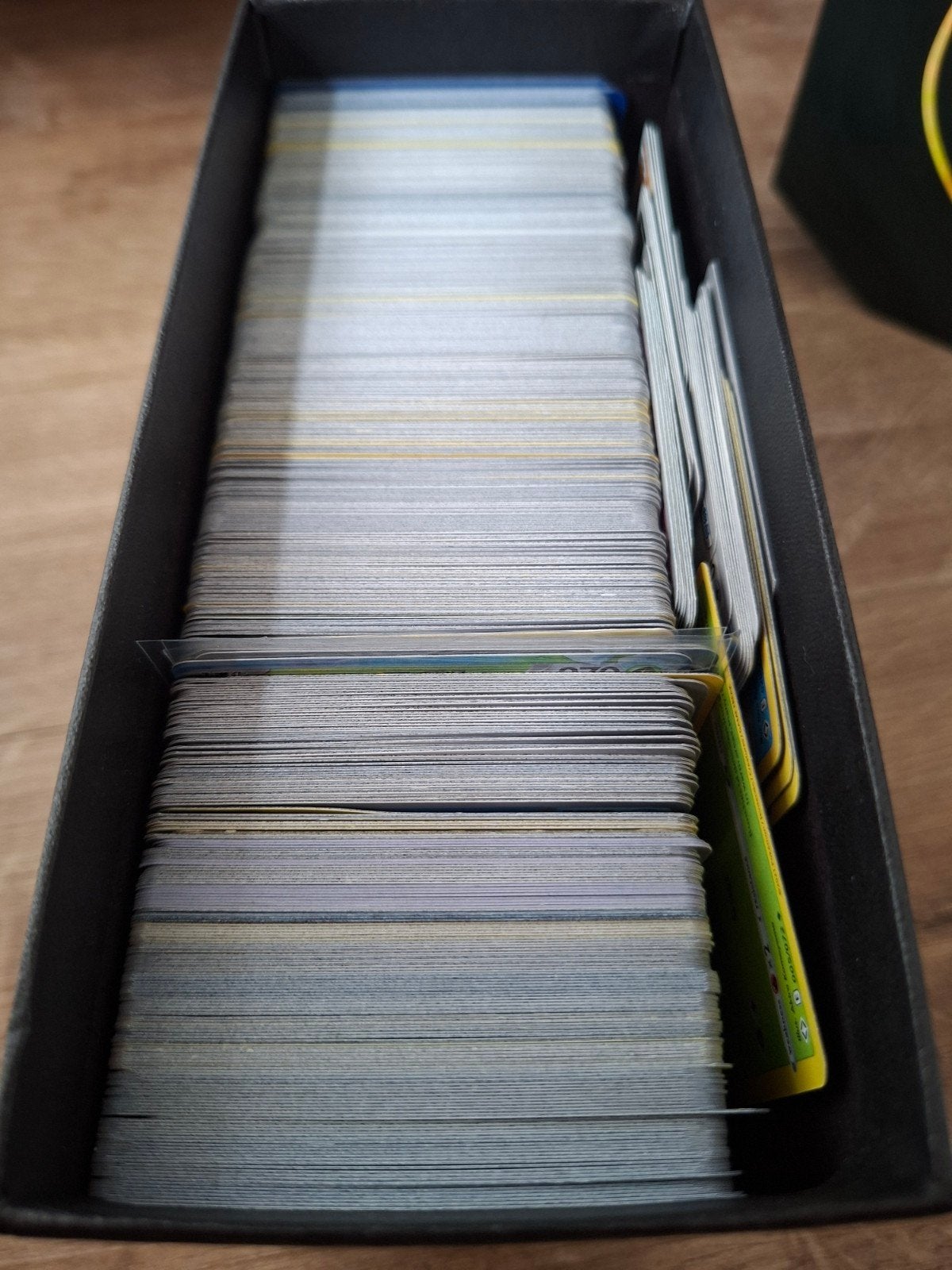 etb doos vol bulk pokemonkaarten, Hobby en Vrije tijd, Verzamelkaartspellen | Magic the Gathering, Ophalen of Verzenden