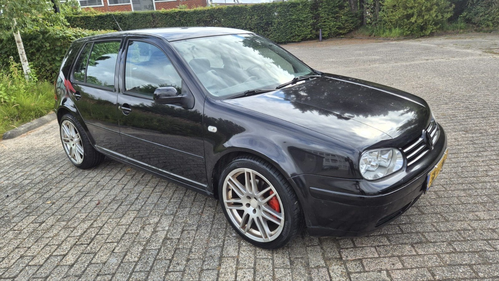 Volkswagen Golf 2.3 V5 110KW AUT 2000 Zwart, Auto's, Volkswagen, Zwart, Zwart, 650 kg, 149 pk