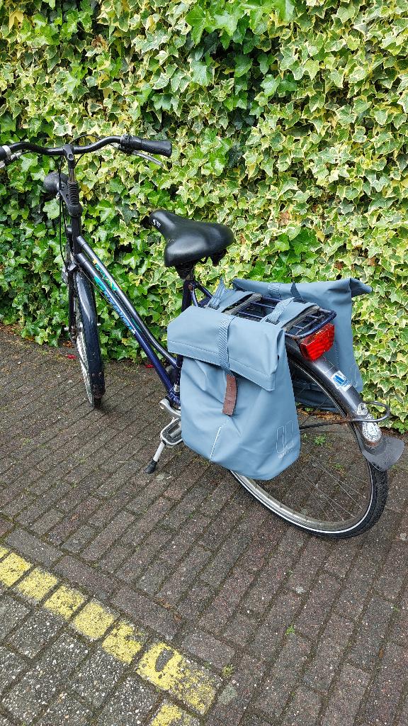 fietstassen dubbel, merk Basil City, Fietsen en Brommers, Fietsaccessoires | Fietstassen, Ophalen of Verzenden, Zo goed als nieuw