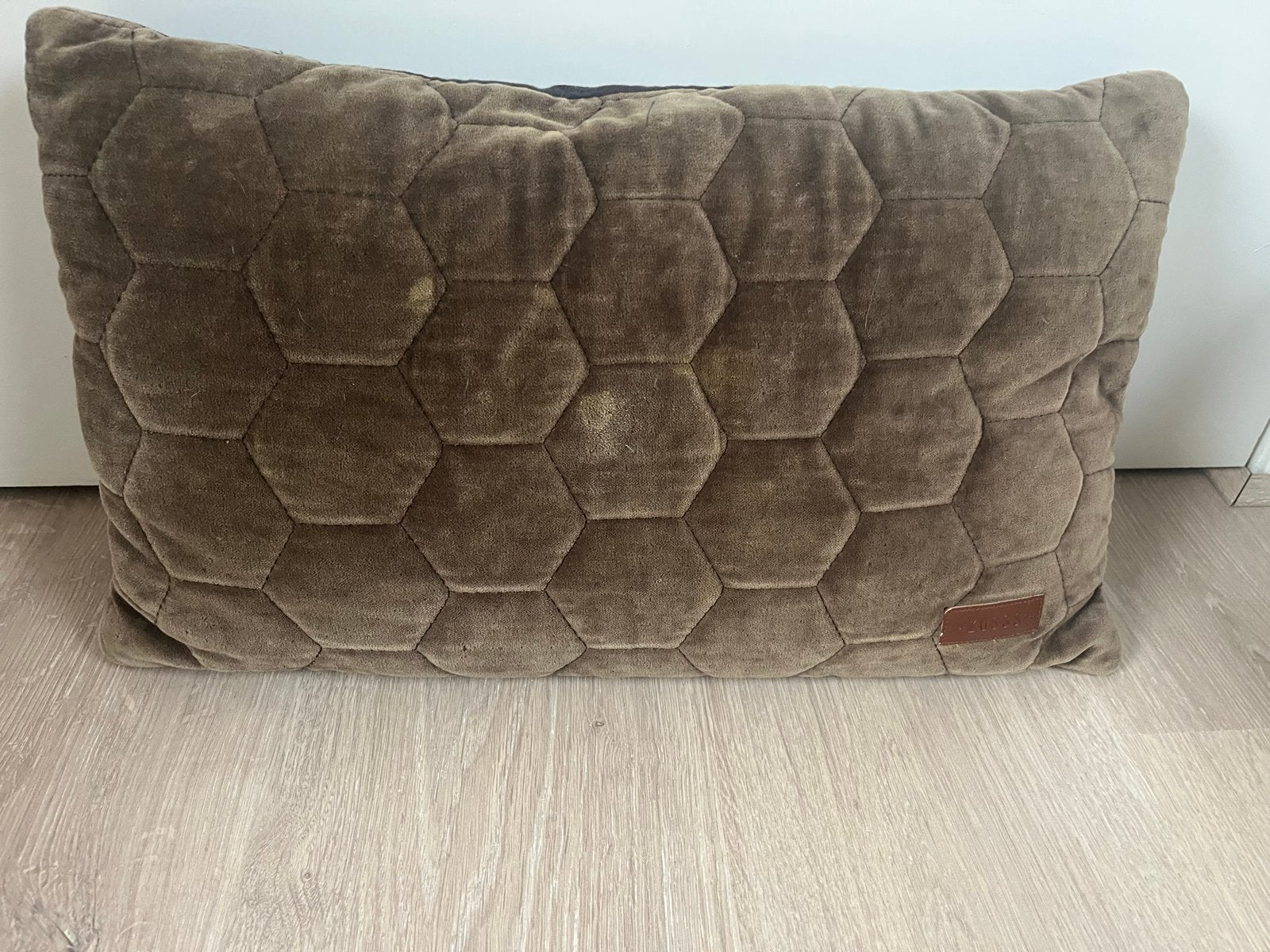 ZUSSS Kussen - Bruin/Zwart - nieuwprijs 29,95. Nu 5,-, Ophalen of Verzenden, Zo goed als nieuw, Bruin, Rechthoekig