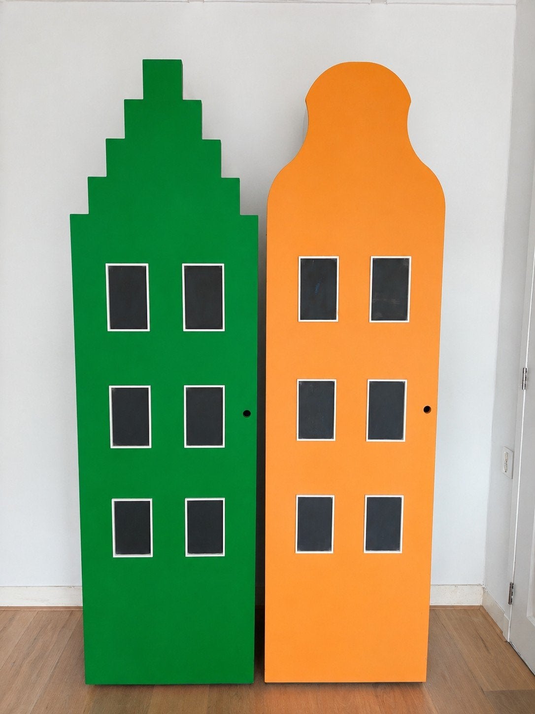 Kinderkasten in Huisvorm - Oranje en Groen, Kinderen en Baby's, Kinderkamer | Commodes en Kasten, Ophalen, Gebruikt, 50 tot 70 cm