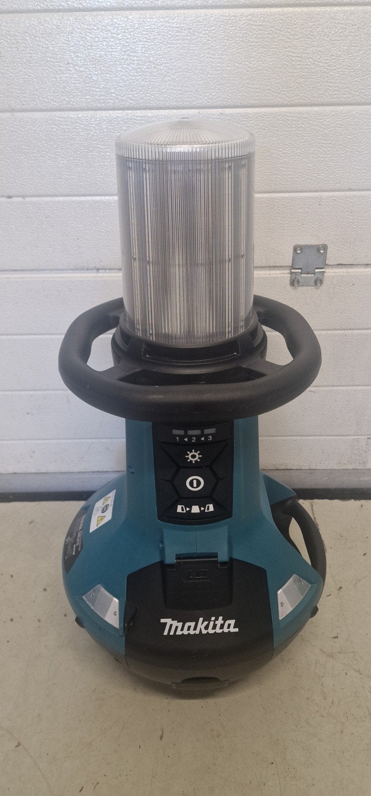 Makita DML810 LED Bouwlamp - ZGAN - 360 Licht, Doe-het-zelf en Verbouw, Bouwverlichting, Ophalen, Zo goed als nieuw, Minder dan 50 watt