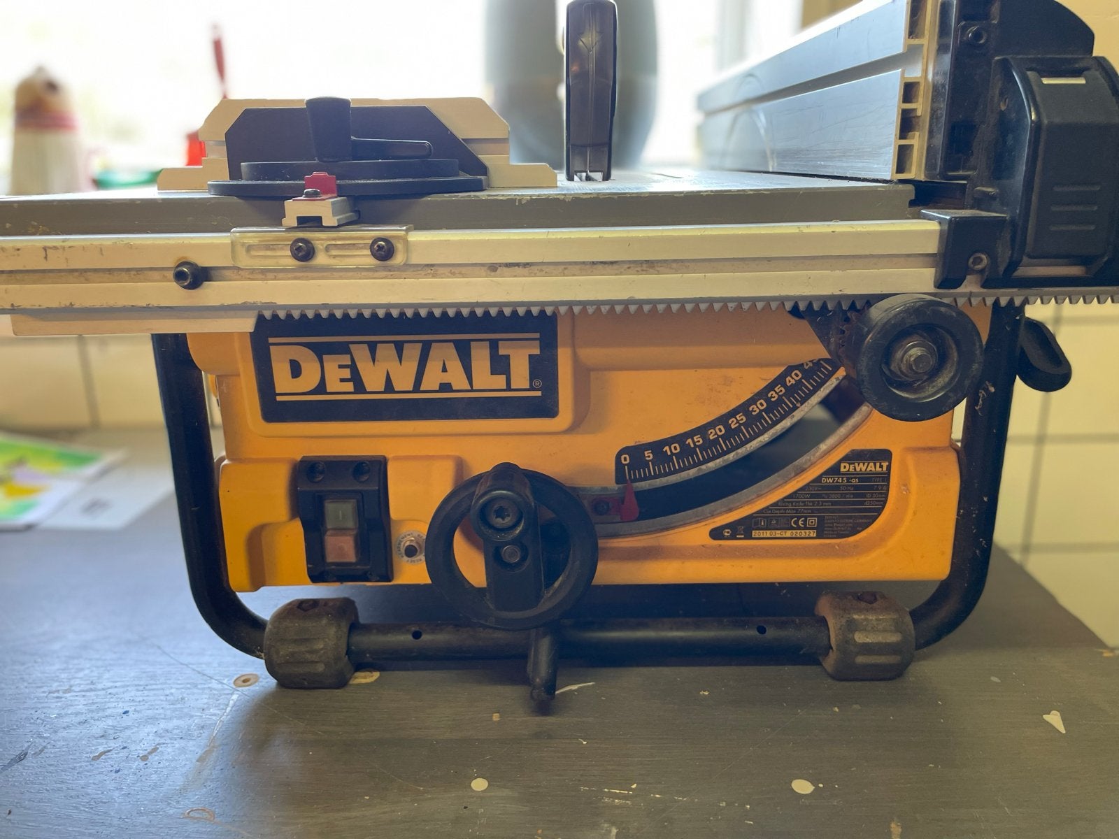 DeWalt DW745 Tafelzaag - Compact en Krachtig, Doe-het-zelf en Verbouw, Ophalen, Gebruikt, Cirkelzaag, 70 mm of meer