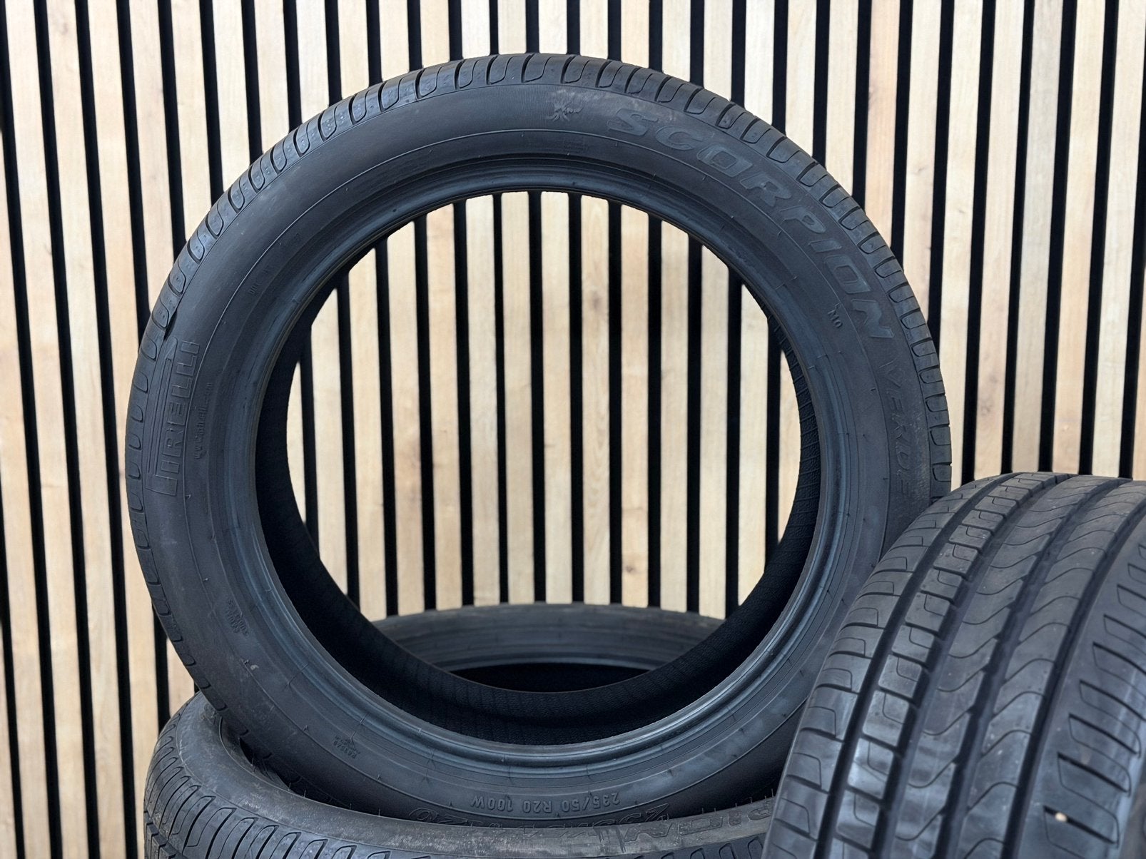 4x 235-50-20 PIRELLI ZOMER DOT26 DEMO (MO) GLB €500 ALL IN!, Ophalen, Nieuw, 235 mm, Band(en)