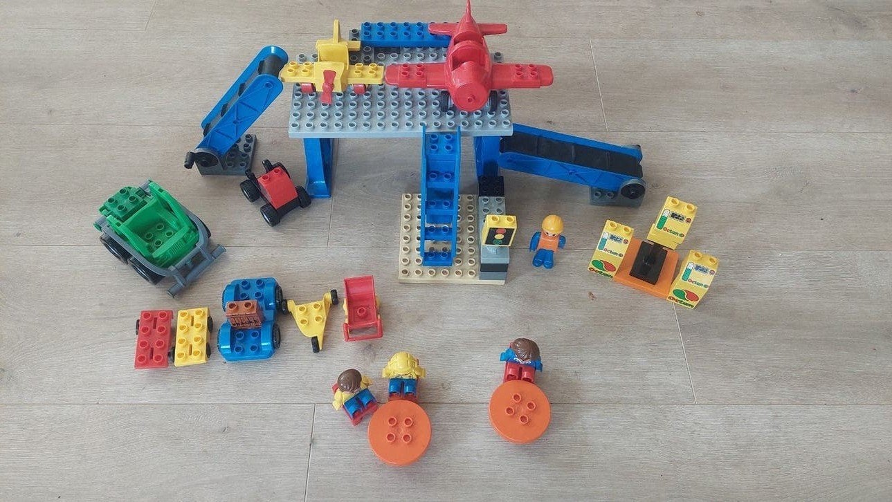 Grote Duplo set vliegveld met voertuigen, figuren en tanksta, Inclusief minifiguren, Gebruikt, Ophalen of Verzenden, Duplo